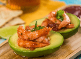 AGUACATE RELLENO CON CAMARONES