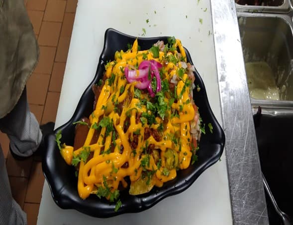 NACHOS DE CARNE